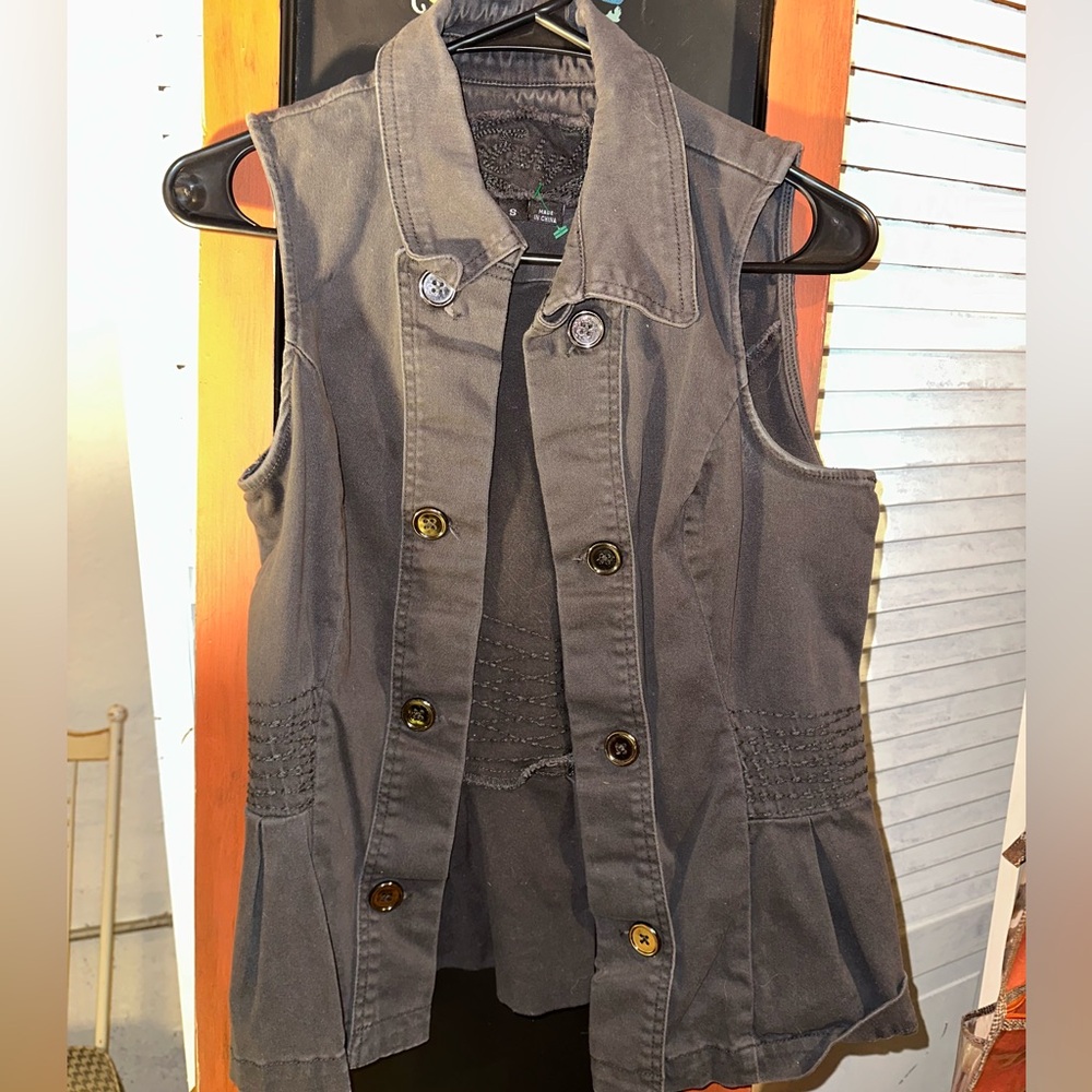 Vest.